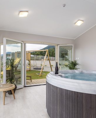 and in villa 1 you can relax in the jacuzzi.