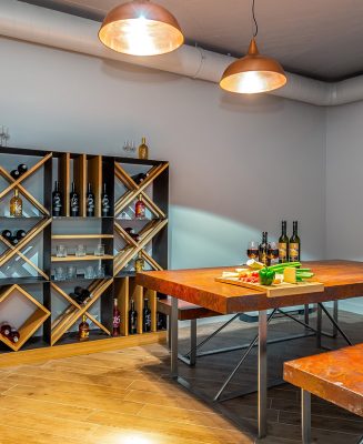 Ili čašice vrhunskog vina u ugodnom prostoru konobe. Spremno Vas čekamo!